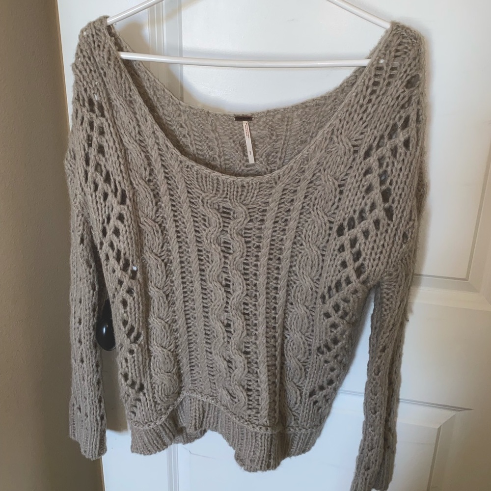 Free People ash gray knit sweater. Wool, nylon & acrylic fabric. Size Small